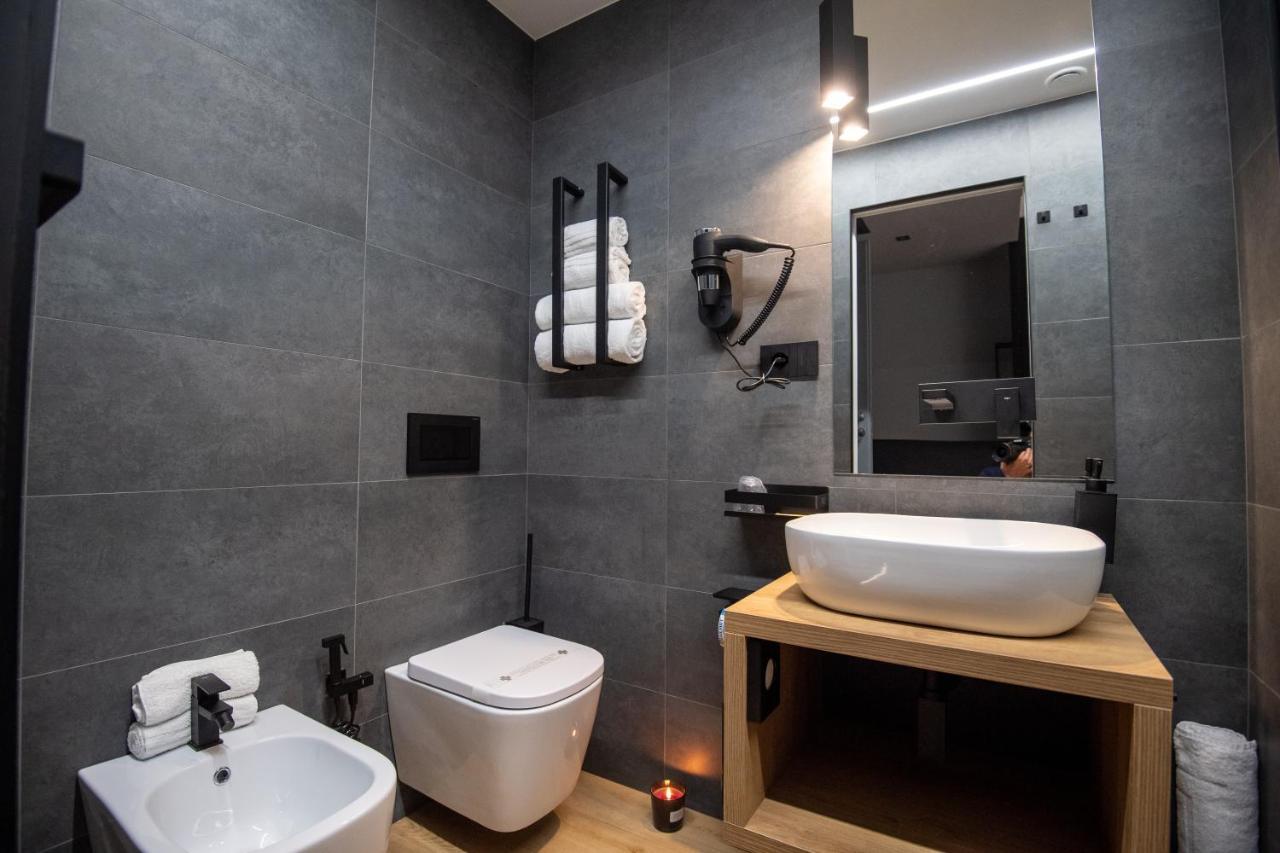 Contemporaneamente 147 - Modern & Comfort Rooms Bari Exterior foto
